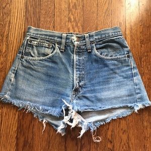 Vintage Levi Jean Shorts 28” waist